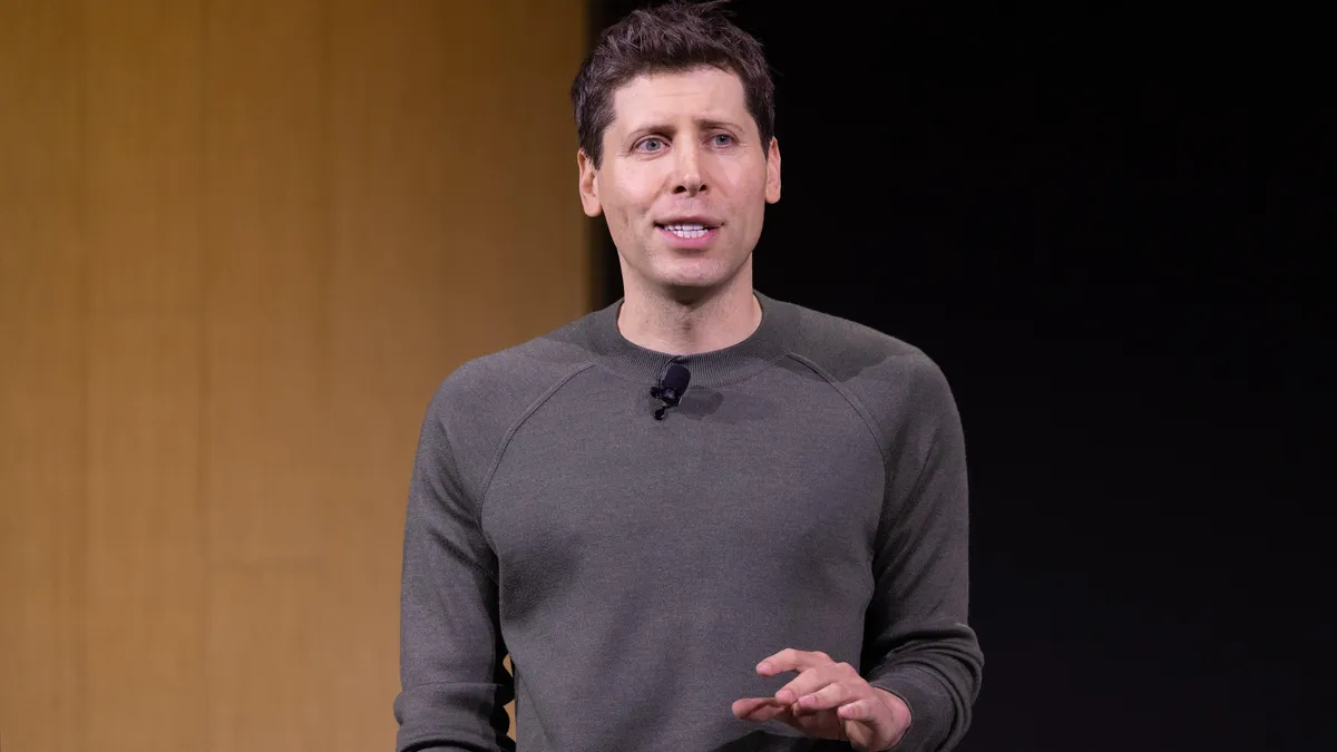 Sam Altman alerta para bolha de IA e prevê US$ 1 trilhão em data centers - Imagem do artigo