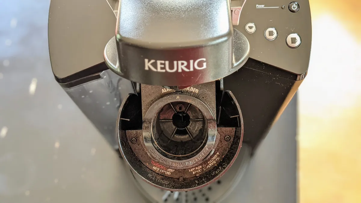 Como limpar sua cafeteira Keurig e eliminar mofo oculto - Imagem do artigo