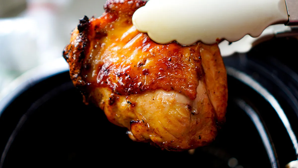 Air fryer ganha espaço na cozinha com nove receitas que aposentam o forno - Imagem do artigo