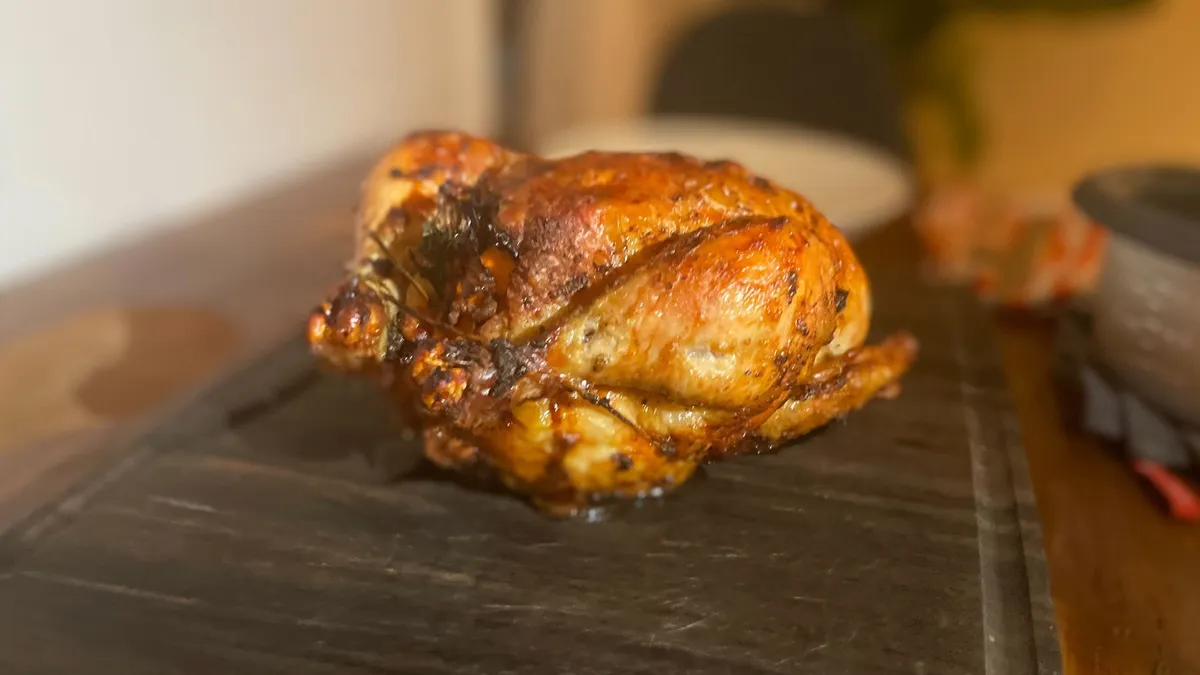 Air fryer reduz tempo e garante frango assado com pele crocante - Imagem do artigo