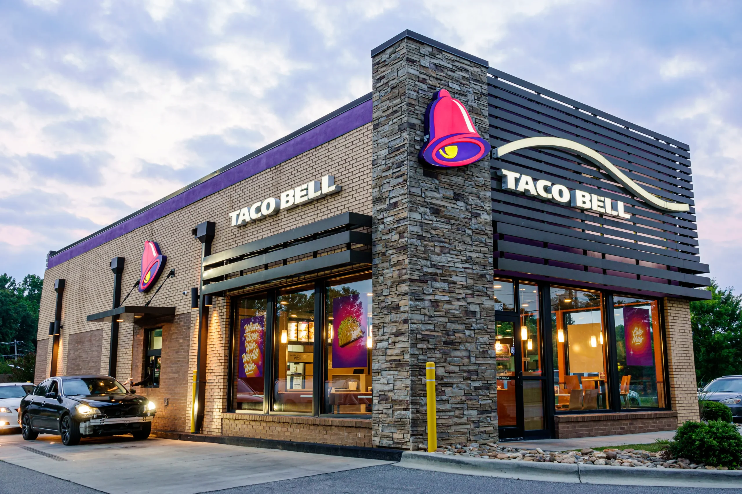 Taco Bell revê implantação de atendente de voz por IA após falhas e trotes - Imagem do artigo