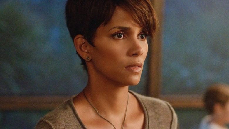 Spielberg e Halle Berry reúnem forças em série sci-fi que explora gravidez misteriosa - Imagem do artigo original