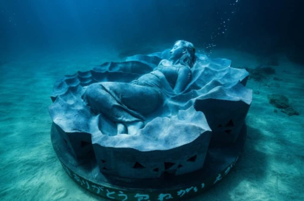 Escultura submarina Ocean Gaia transforma recife japonês em refúgio para corais e peixes - Imagem do artigo