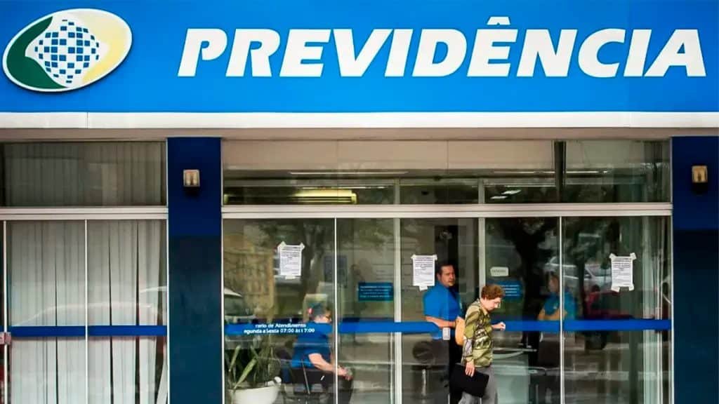 Golpe do INSS: criminosos imitam Central 135 e ameaçam bloquear benefícios - Imagem do artigo