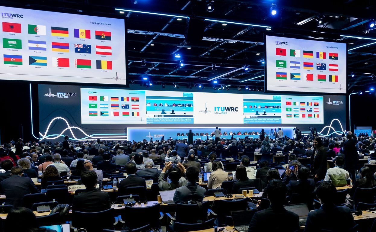 Comissária da FCC alerta para perda de influência dos EUA em negociações globais de espectro - Imagem do artigo