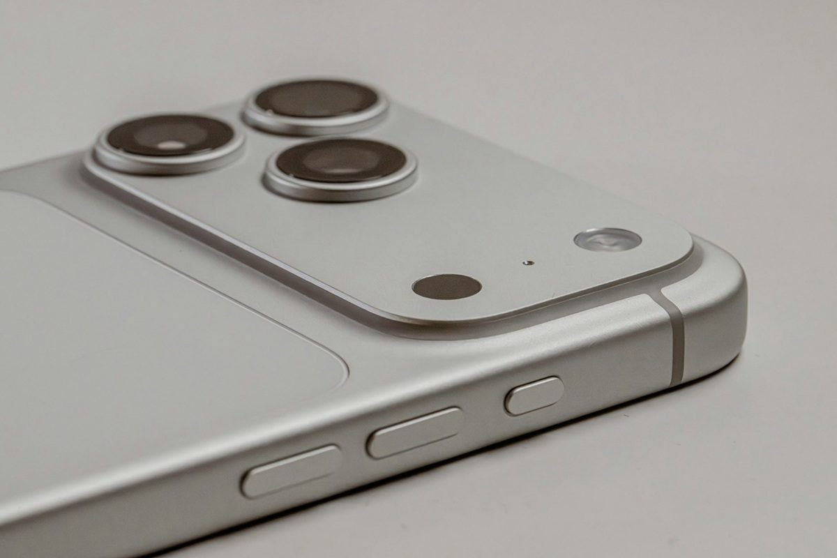 Apple compra toda a DRAM móvel e vira o jogo contra rivais: entenda o impacto - Imagem do artigo original