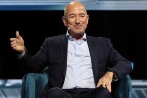 IA de Gestão reduz custos e desafia a média gerência: vale a pena apostar? - Imagem do artigo original