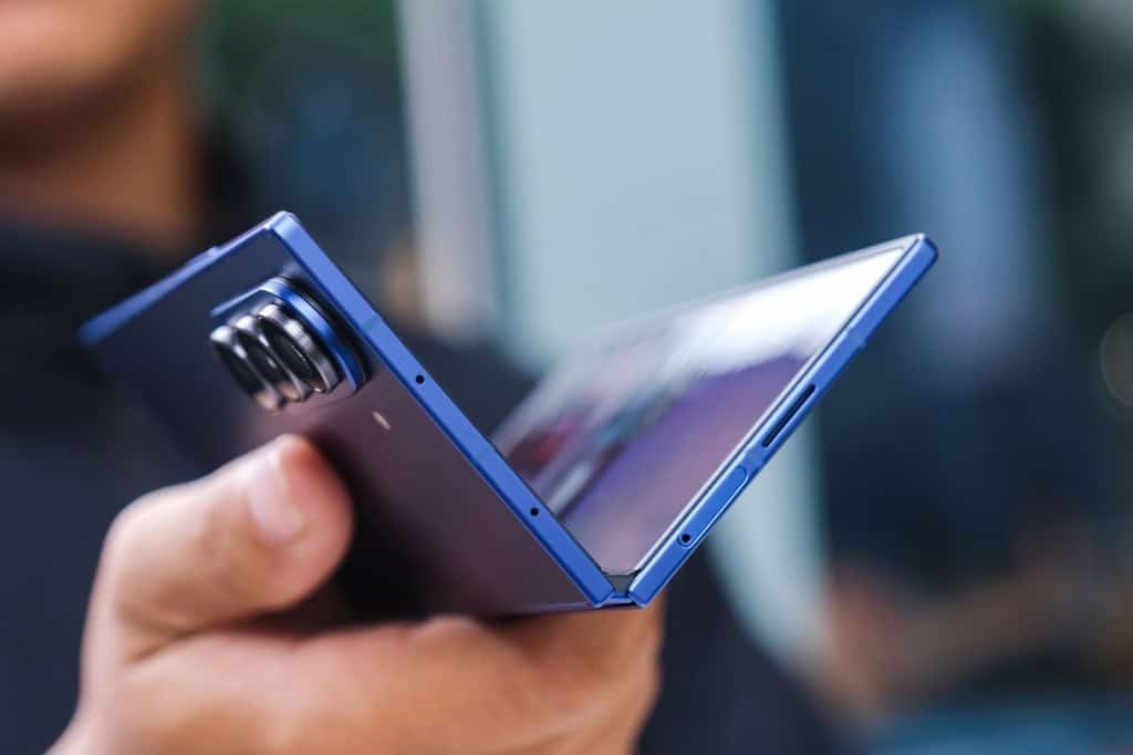 Samsung revela Galaxy Z Fold 8 e versão Ultra: telas maiores, titânio flexível e IA integrada - Imagem do artigo